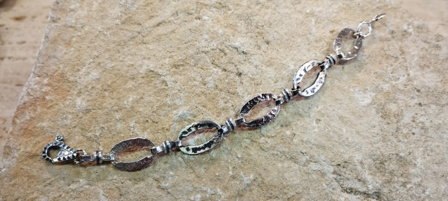 Bracciale Unisex "Spinelli Romani" – Argento Ossidato e Catena Martellata, 16/20,5 cm
